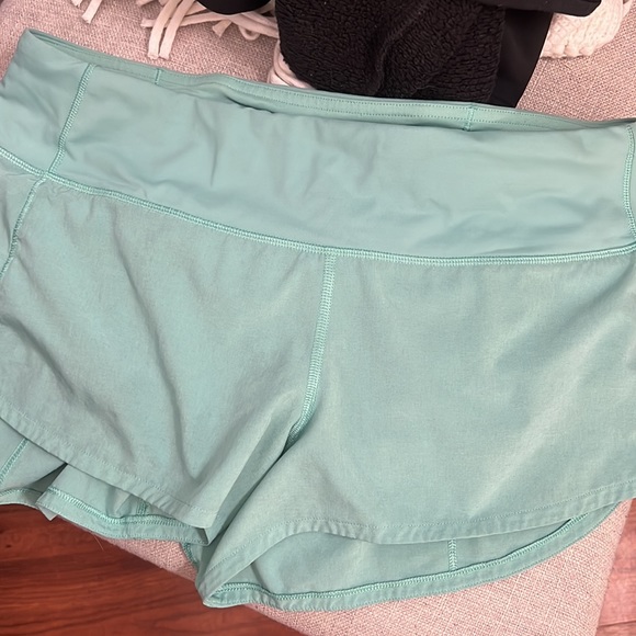 💕SOLD💕Lululemon Toothpaste Speed Up Shorts - Picture 5 of 6